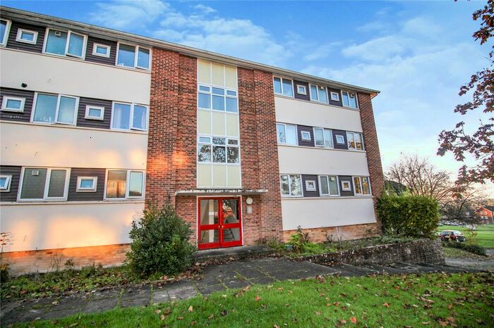 2 Bedroom Flat To Rent In Shepherds Row, Andover, Hampshire, SP10