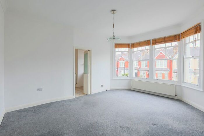 2 Bedroom Flat To Rent In Rosebery Road, Muswell Hill, London, N10