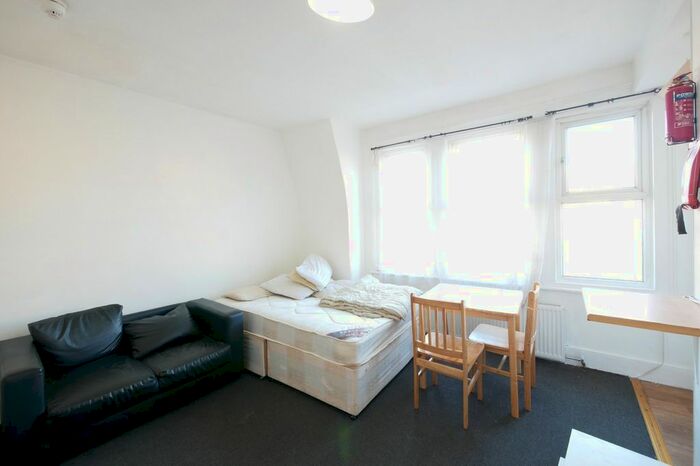 Studio To Rent In Queens Parade, Turnpike Lane N8