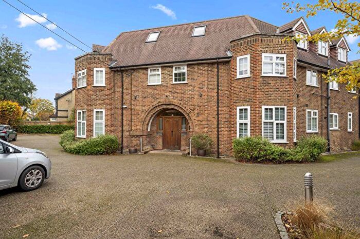 2 Bedroom Flat For Sale In Montagu Gardens, Wallington, SM6