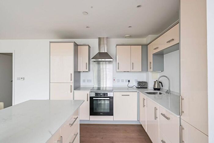 2 Bedroom Flat For Sale In Hay Currie Street, Tower Hamlets, London, E14