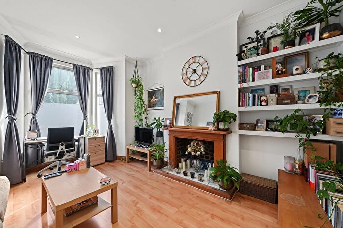 1 Bedroom Flat To Rent In Caedmon Road, London, N7