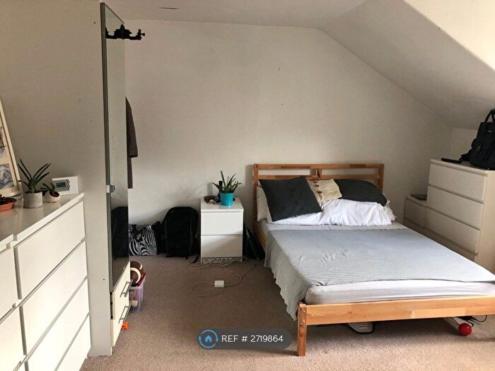 Studio To Rent In Hillfield Avenue, London, N8