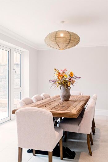 4 Bedroom Detached House For Sale In Allington Gardens, Newick, Lewes, BN8