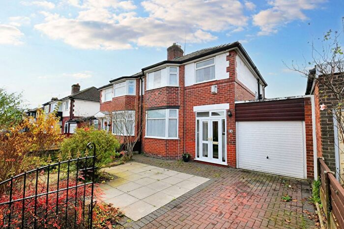 3 Bedroom Semi Detached House For Sale In Lostock Road, Salford, M5