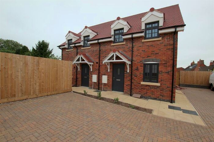 3 Bedroom Semi-Detached House To Rent In Swan Close, Measham, DE12