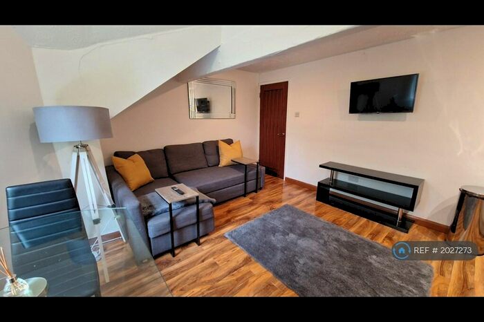 2 Bedroom Flat To Rent In Polygon Road, Manchester, M8