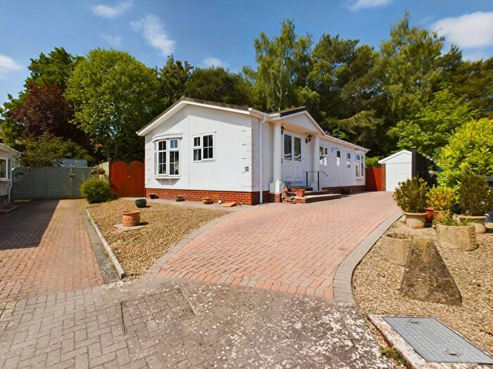 2 Bedroom Park Home For Sale In Sandleford Lodge Park, Thatcham, RG19