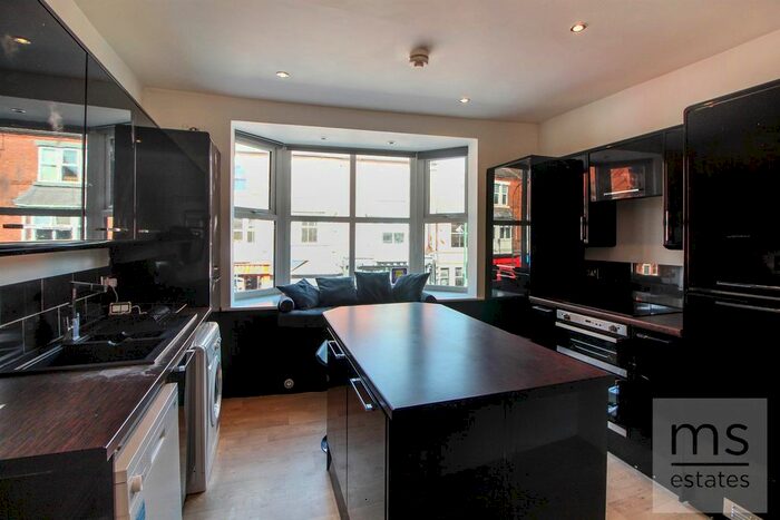 3 Bedroom Flat To Rent In Lenton Boulevard, Lenton, Nottingham, NG7