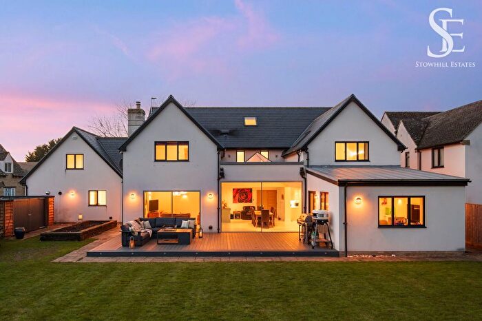 5 Bedroom Detached House For Sale In High Street, Standlake, OX29