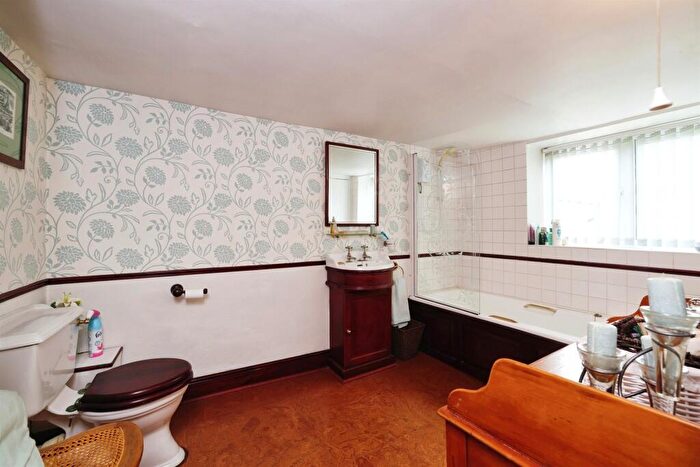 2 Bedroom Detached House For Sale In North Street, Calne, SN11