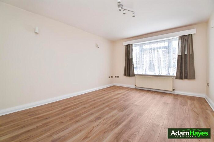 1 Bedroom Apartment To Rent In Michelle Court, Torrington Park, N12