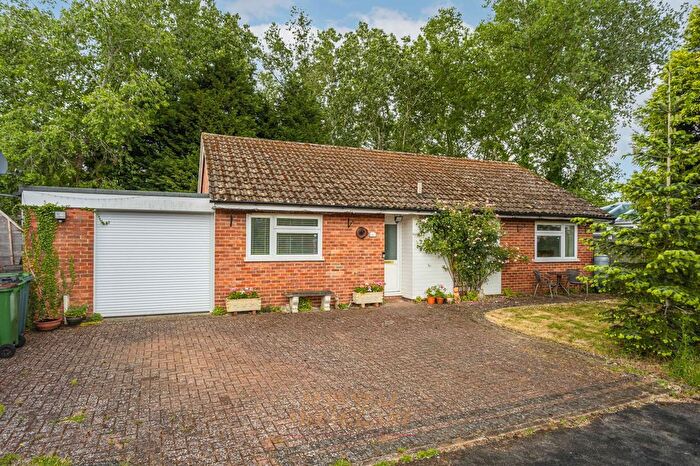 2 Bedroom Detached House For Sale In Yew Tree Road, Charlwood, RH6