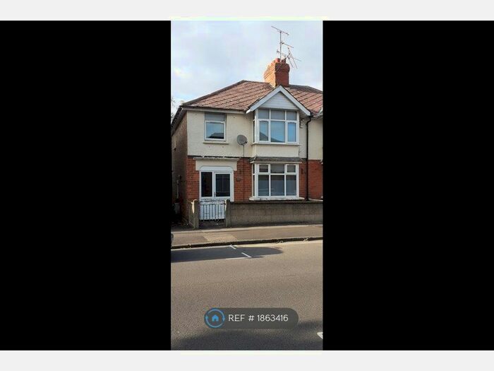 3 Bedroom Semi-Detached House To Rent In Beckhampton Street, Swindon, SN1