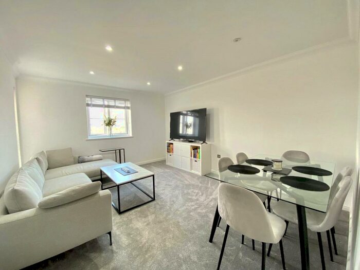 2 Bedroom Flat To Rent In Fenners Marsh, Gravesend, DA12