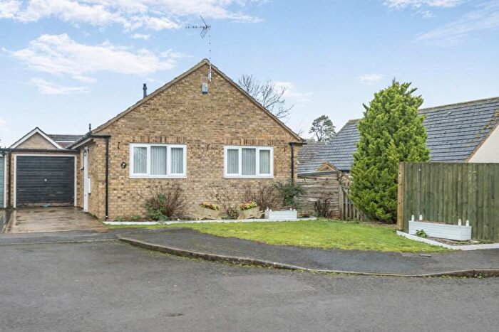2 Bedroom Detached Bungalow For Sale In Wychwood Close, Carterton, Oxfordshire, OX18