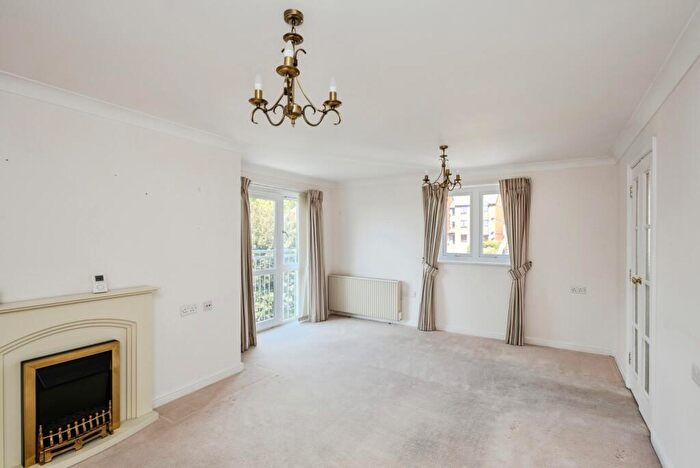 1 Bedroom Apartment For Sale In Pantygwydr Court, Swansea, SA2