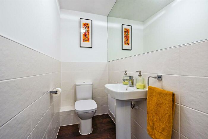 3 Bedroom Town House For Sale In Whitebeam Close, Andover, SP11