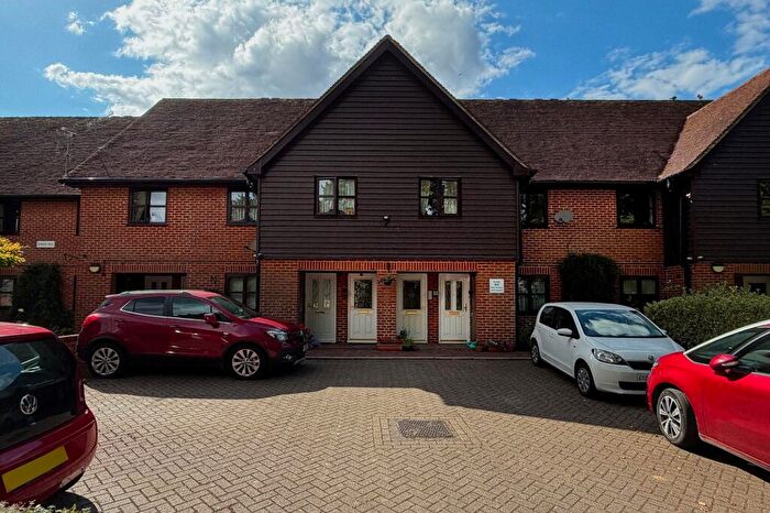 1 Bedroom Flat For Sale In Pound Lane, Elham, CT4