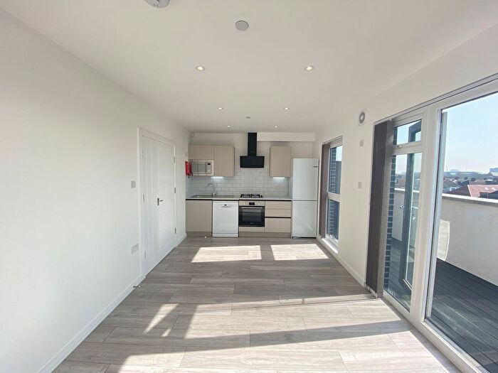 1 Bedroom Flat To Rent In High Road, Romford, RM6