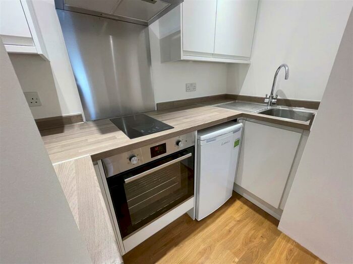 Studio To Rent In Balgores Lane, Romford, RM2