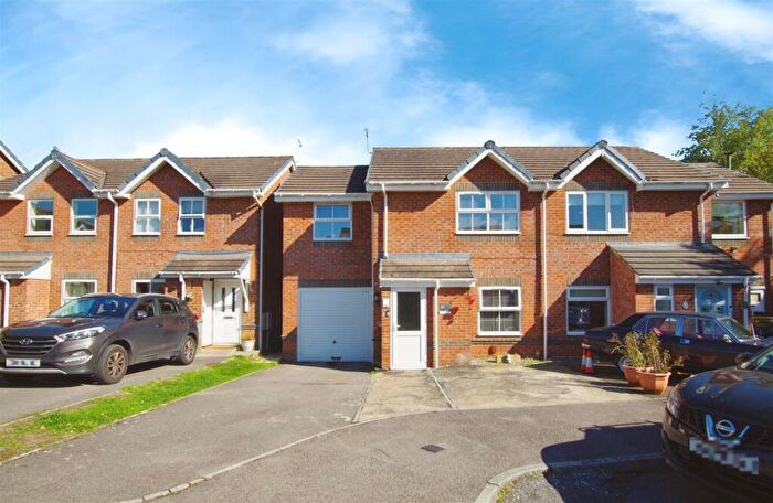 3 Bedroom Semi-Detached House For Sale In Winlaw Close, Shaw, SN5
