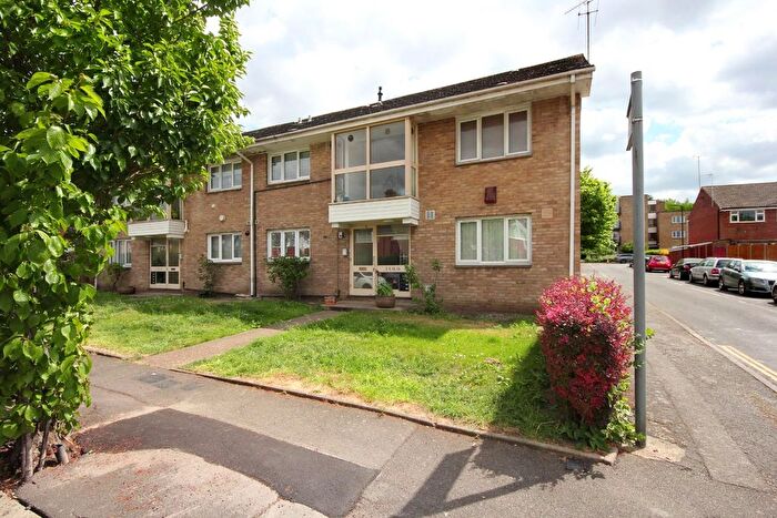 1 Bedroom Flat For Sale In Glencairn Drive, W5