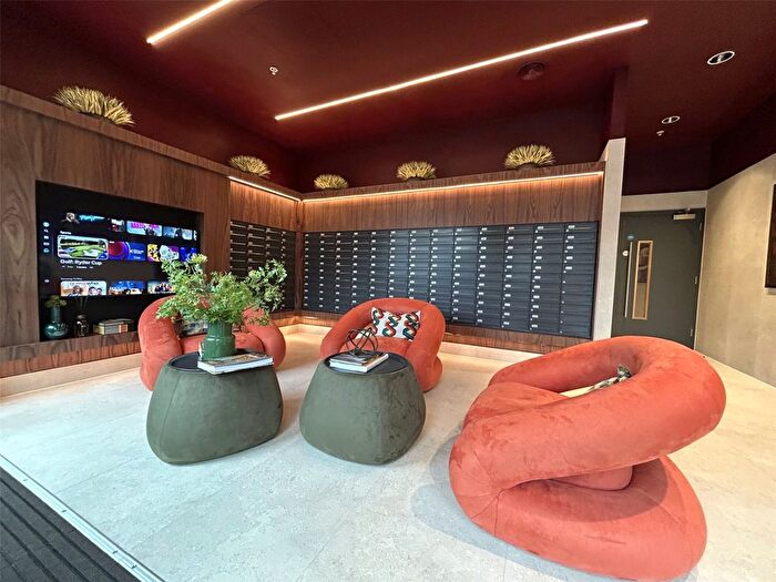 1 Bedroom Flat To Rent In Waterhouse Gardens, Dutton Street, Manchester, M3