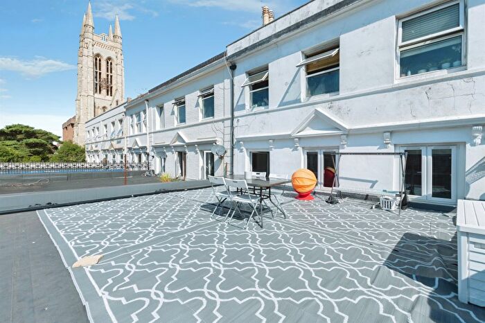 2 Bedroom Flat For Sale In Poole Hill, Bournemouth, BH2