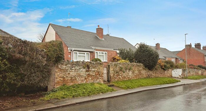 2 Bedroom Semi-Detached Bungalow For Sale In High Hill Avenue, Rothwell, Kettering, NN14