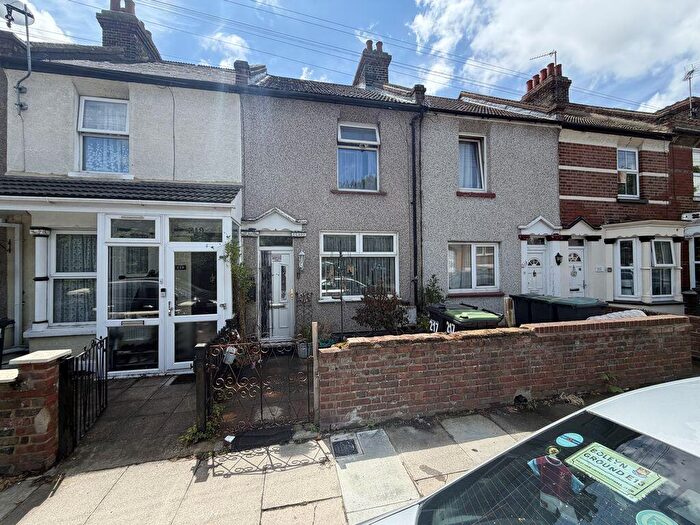 3 Bedroom Terraced House For Sale In Dover Road, Gravesend, DA11