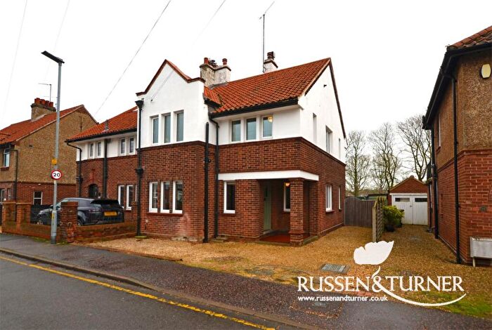 3 Bedroom Semi Detached House For Sale In Stunning Family Home On King George V Avenue, PE30