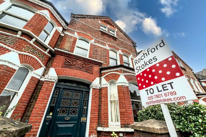 1 Bedroom Flat To Rent In Lavender Gardens, Battersea London, SW11