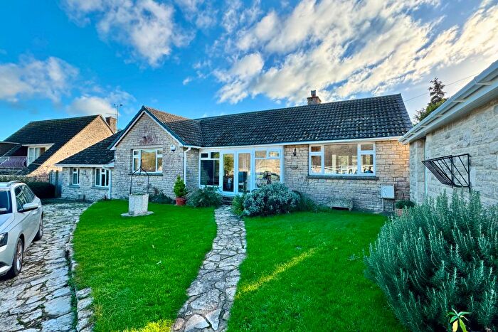4 Bedroom Bungalow To Rent In Higher Gardens, Corfe Castle, Wareham, BH20