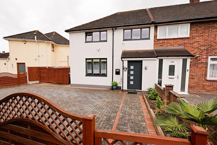 3 Bedroom Semi-Detached House To Rent In Retford Road, Romford, RM3