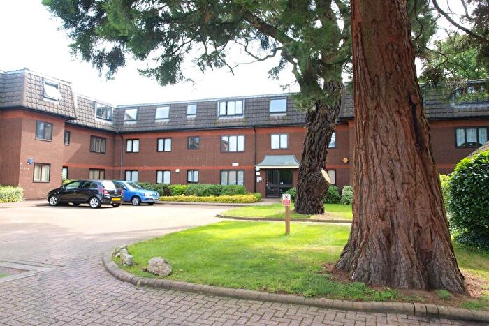 1 Bedroom Flat To Rent In Woodridge Close, EN2