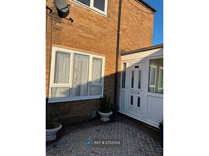 2 Bedroom End Terrace House To Rent In Exeter Close, Stevenage, SG1