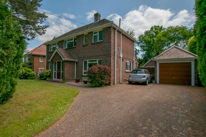 3 Bedroom Detached House To Rent In Western Road, West End, Hampshire, SO30