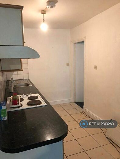 2 Bedroom Flat To Rent In Bridge Street, Newcastle Emlyn, SA38