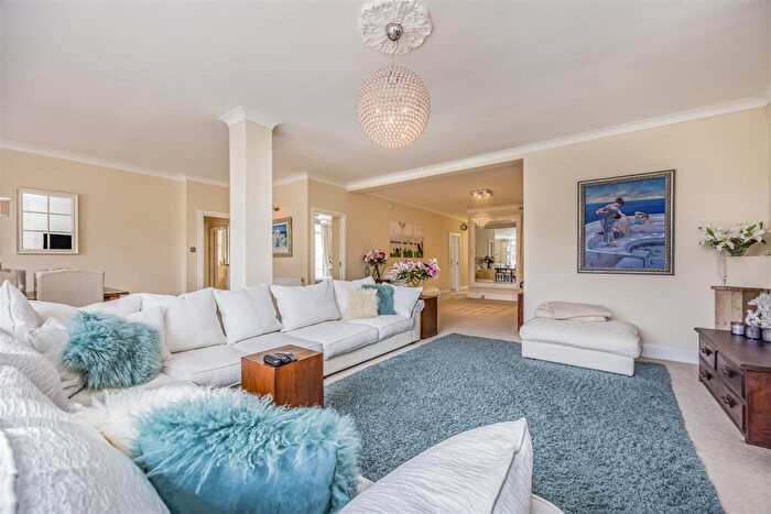 3 Bedroom Apartment For Sale In Bath Road, Bournemouth, BH1