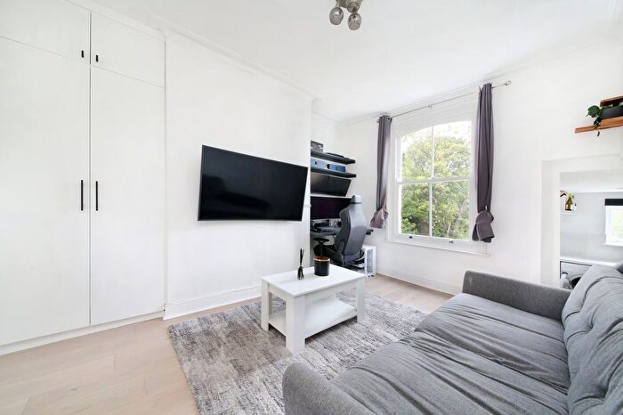 1 Bedroom Flat To Rent In Sudbourne Road, Brixton Hill, SW2