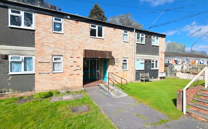 2 Bedroom Apartment For Sale In Moor Close, Owlsmoor, Sandhurst, Berkshire, GU47