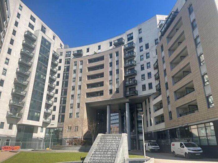 Apartment To Rent In Gateway North, Leeds City Ccentre, LS9