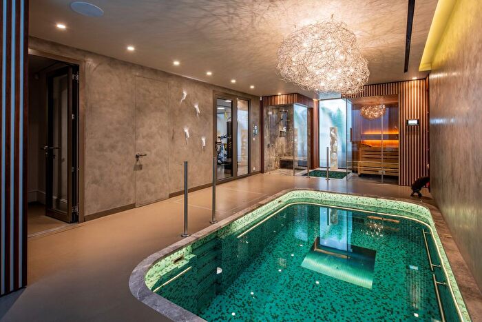 6 Bedroom Terraced House For Sale In Harley Street, London, W1G