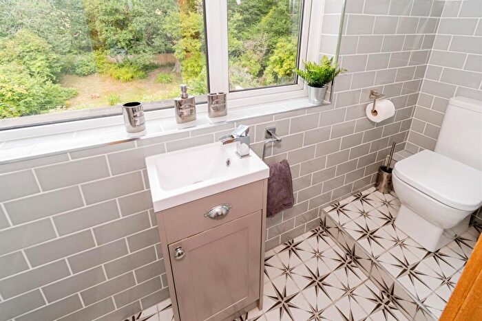 4 Bedroom Detached House For Sale In Bassett Dale, Southampton, SO16