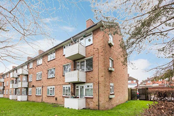 2 Bedroom Flat To Rent In Oxford Road, Littlemore, Oxford, OX4