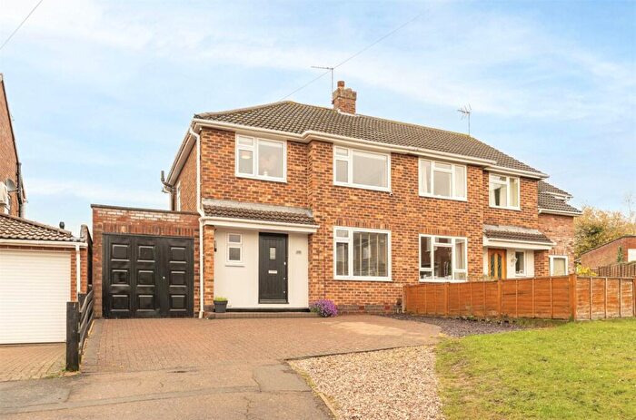 3 Bedroom Semi Detached House For Sale In Kelvin Road, Leamington Spa, Warwickshire, CV32