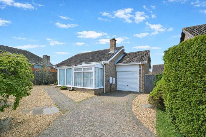 2 Bedroom Detached Bungalow For Sale In Close To Local Amenities * Lake, PO36