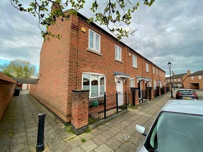 3 Bedroom House To Rent In Windmill Close, Aylesbury, HP19