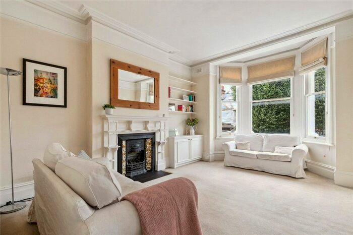 2 Bedroom Flat To Rent In Ouseley Road, London, SW12